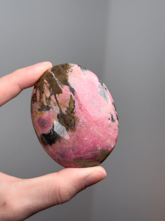 Rhodonite palm stone