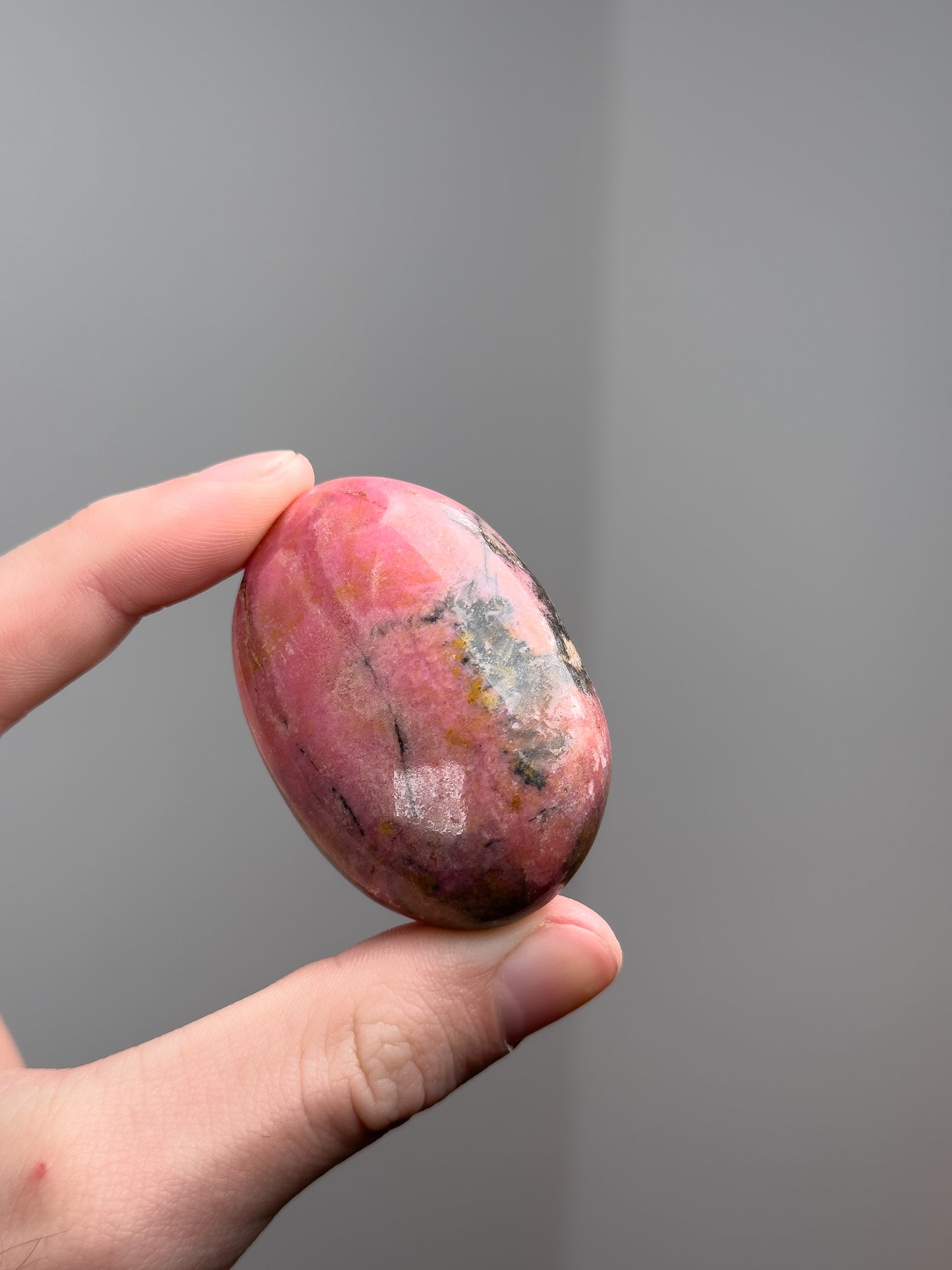 Rhodonite palm stone