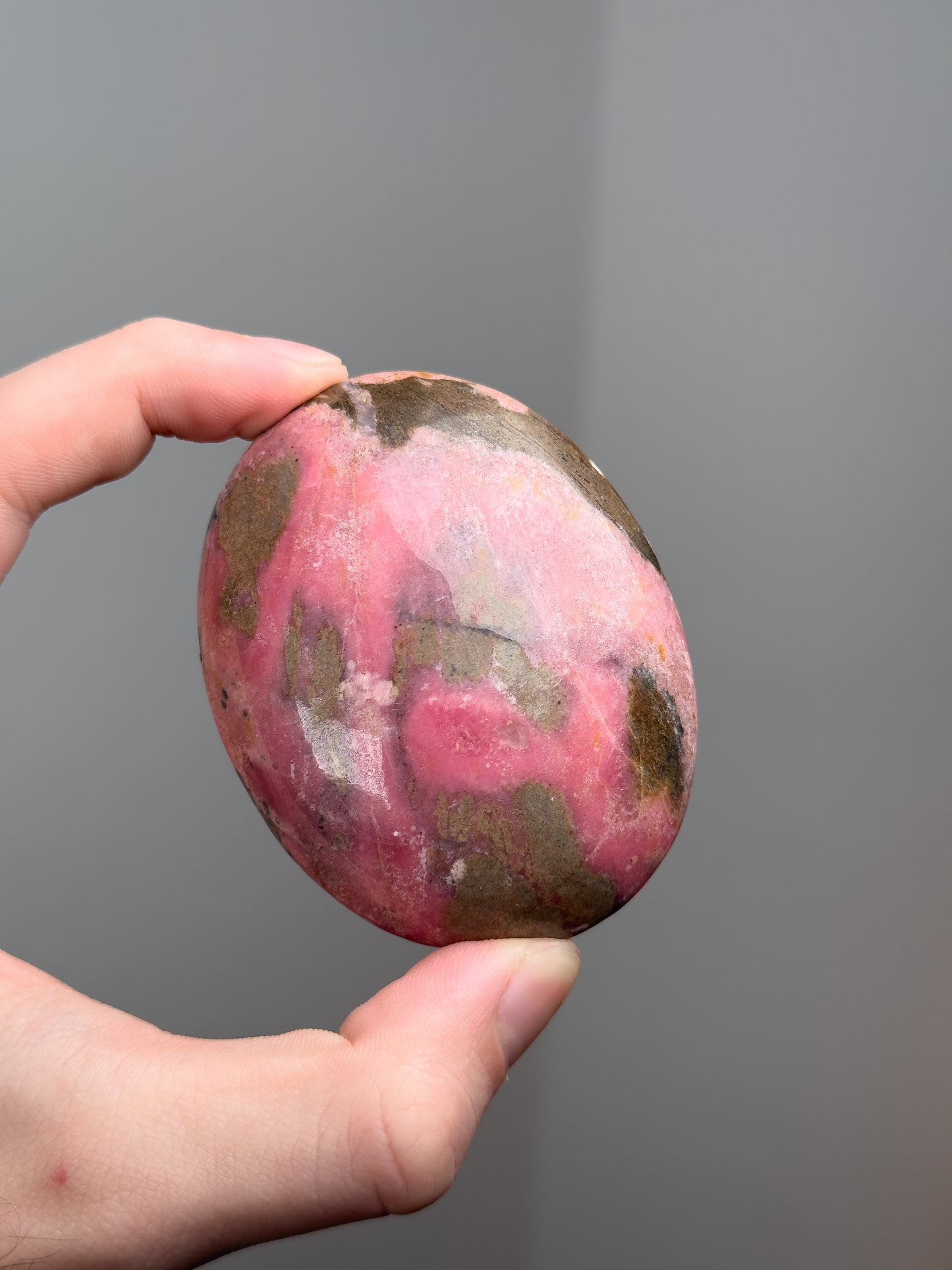 Rhodonite palm stone