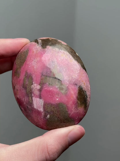 Rhodonite palm stone