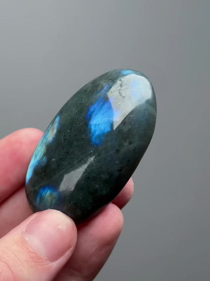 Labradorite palm stone