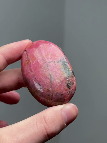 Rhodonite palm stone